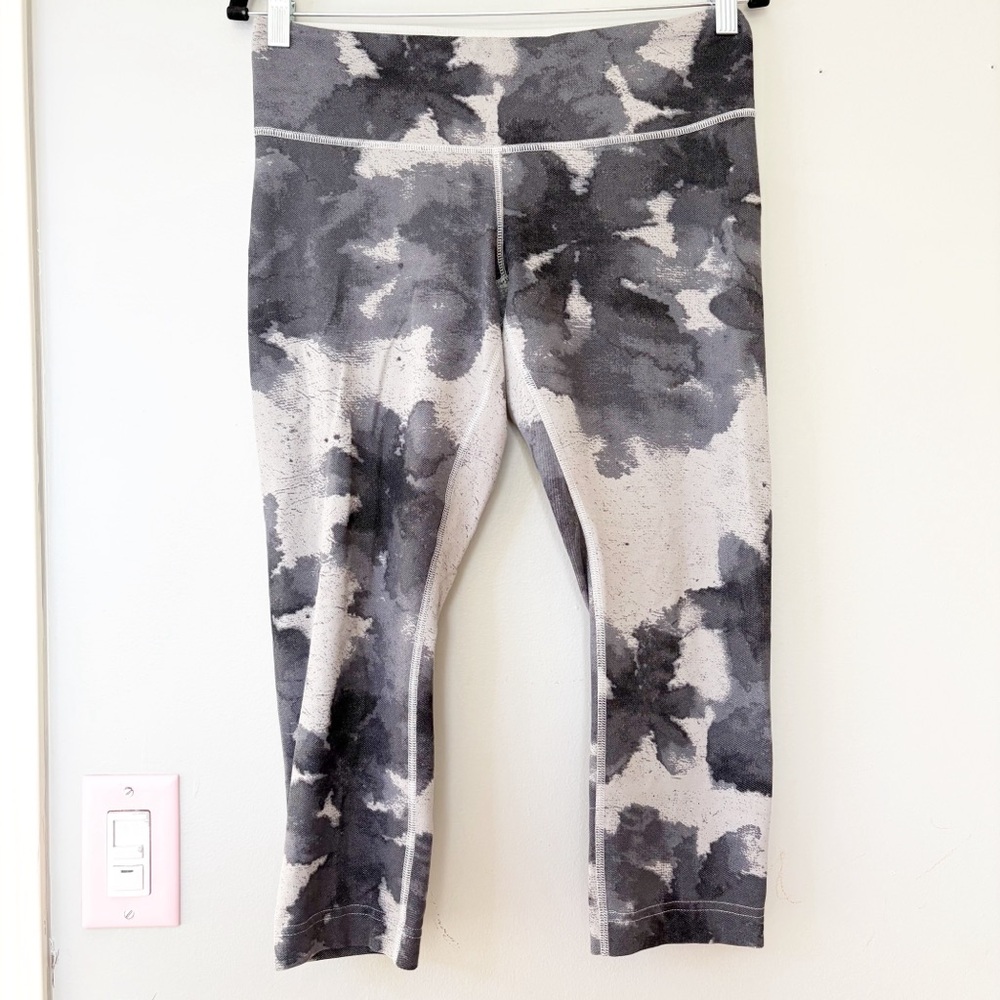Lululemon Floral Print Cropped Leggings